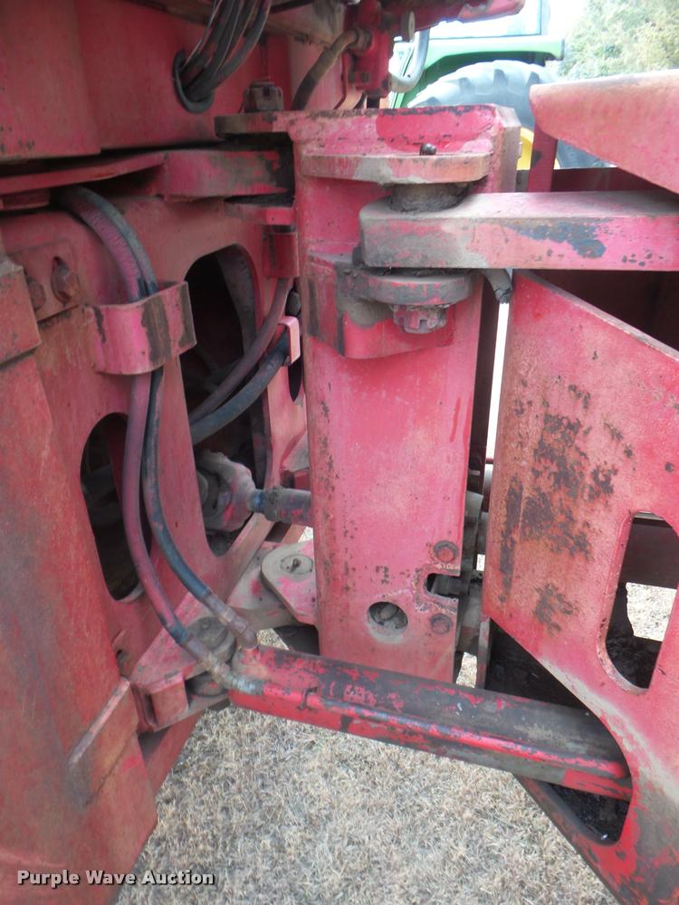 image for item DA5062 1975 Versatile 800 4WD tractor