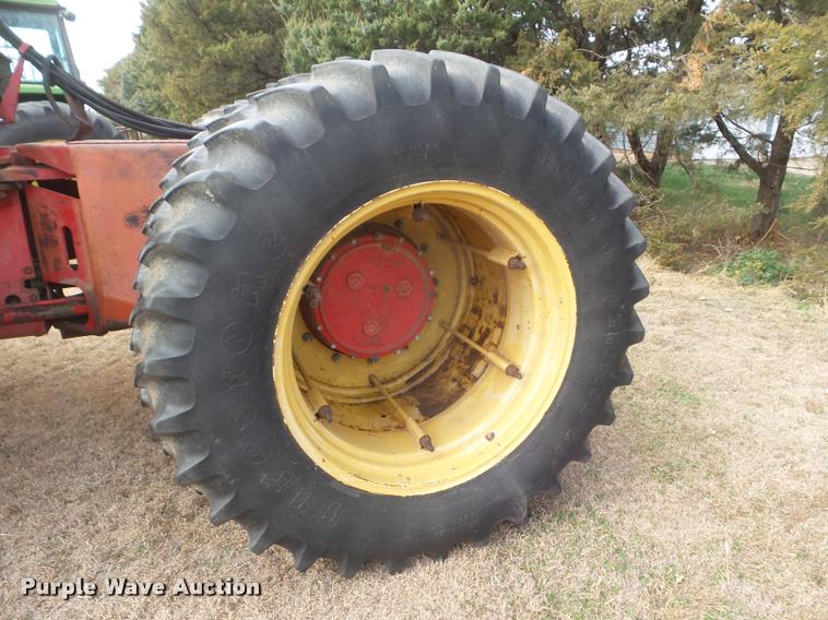 image for item DA5062 1975 Versatile 800 4WD tractor