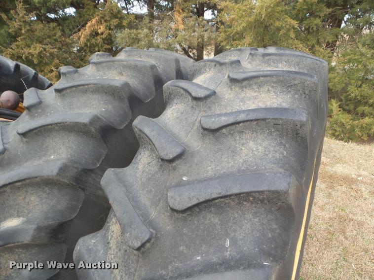 image for item DA5062 1975 Versatile 800 4WD tractor