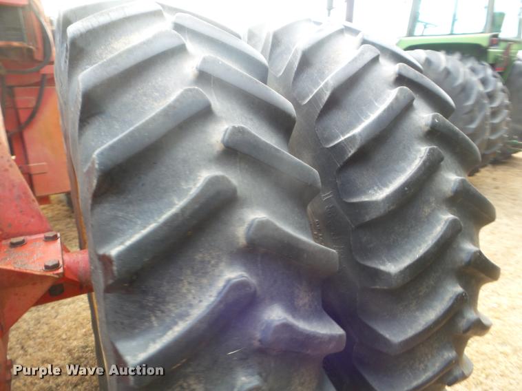 image for item DA5062 1975 Versatile 800 4WD tractor