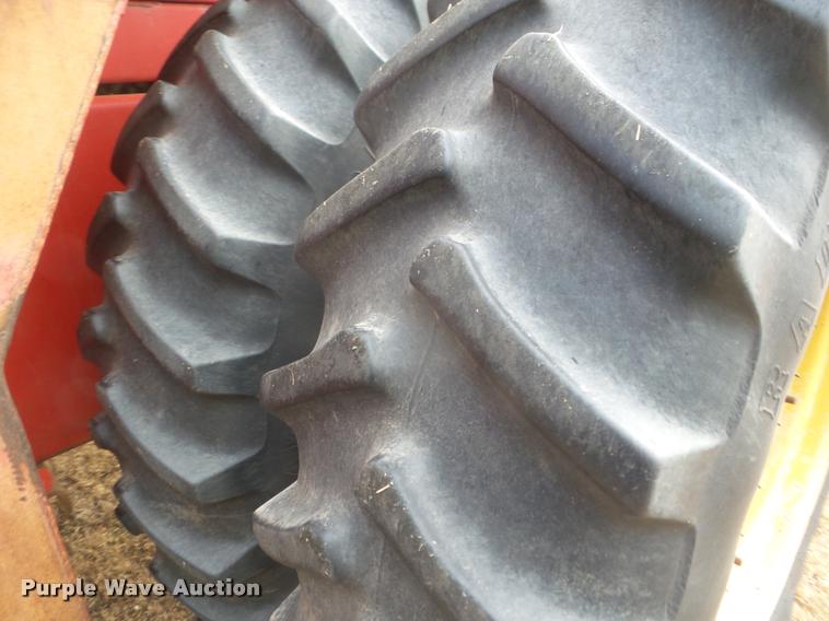 image for item DA5062 1975 Versatile 800 4WD tractor