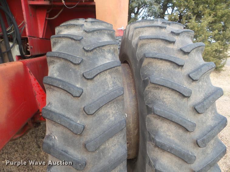 image for item DA5062 1975 Versatile 800 4WD tractor