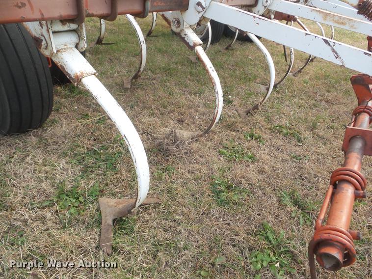 image for item DA5063 Wil-Rich field cultivator