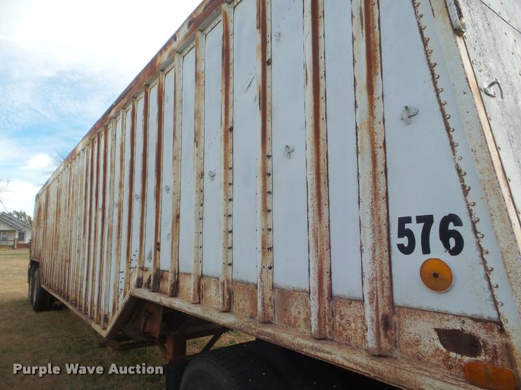 image for item DA5064 1972 Hobbs double hopper grain trailer