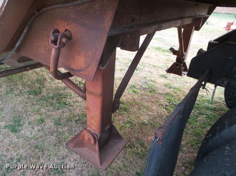 image for item DA5064 1972 Hobbs double hopper grain trailer