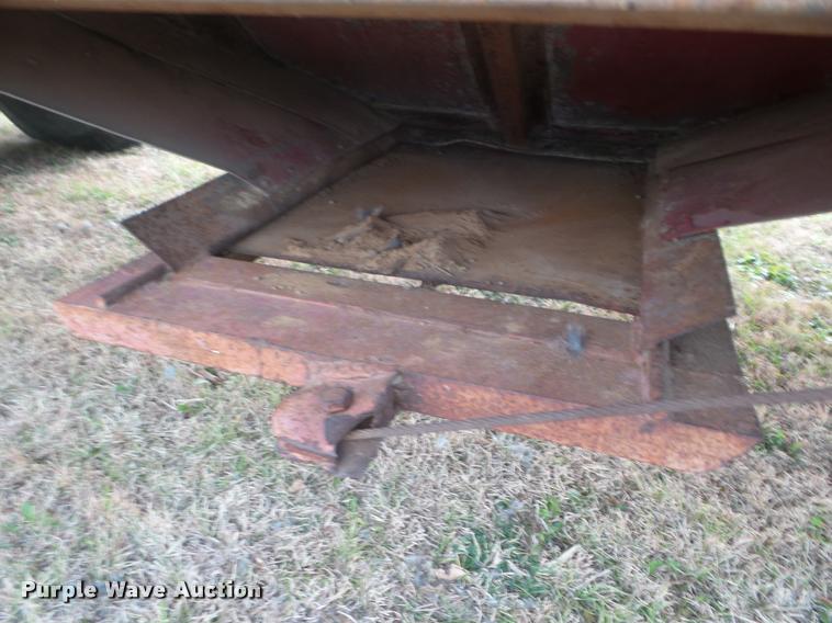 image for item DA5064 1972 Hobbs double hopper grain trailer