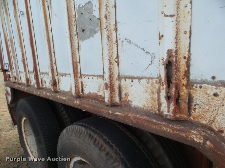 image for item DA5064 1972 Hobbs double hopper grain trailer