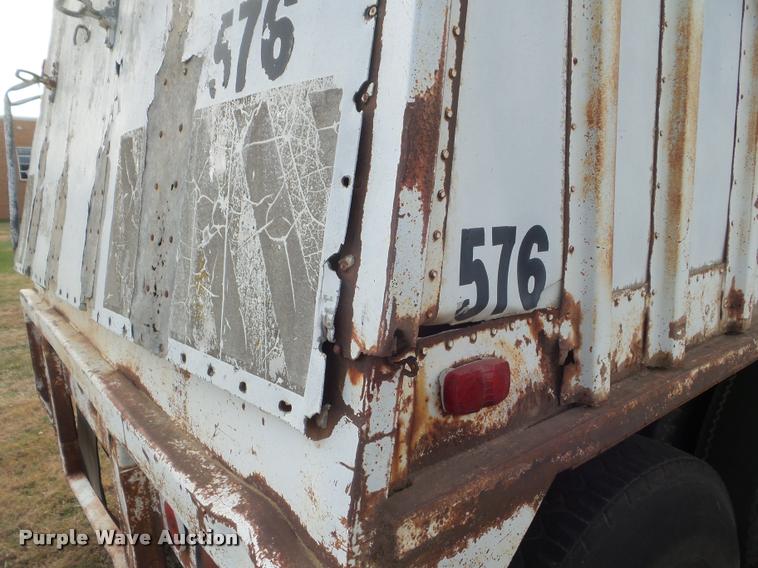 image for item DA5064 1972 Hobbs double hopper grain trailer