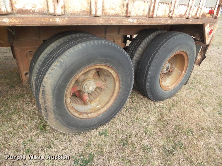 image for item DA5064 1972 Hobbs double hopper grain trailer