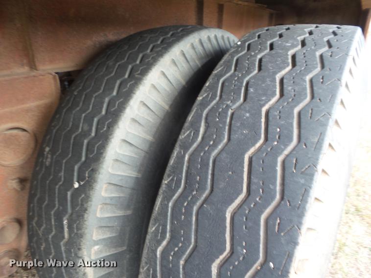 image for item DA5064 1972 Hobbs double hopper grain trailer