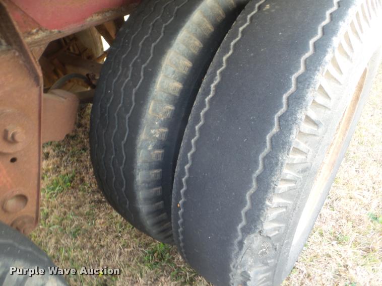 image for item DA5064 1972 Hobbs double hopper grain trailer