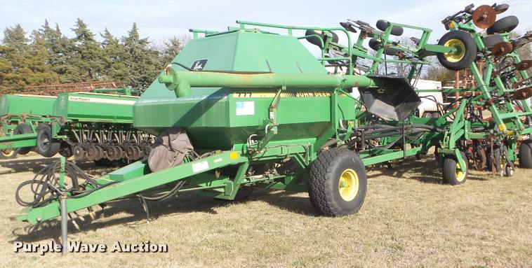 image for item DA5065 John Deere 610 air seeder