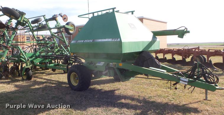 image for item DA5065 John Deere 610 air seeder