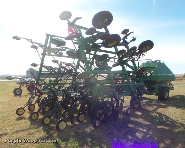 image for item DA5065 John Deere 610 air seeder