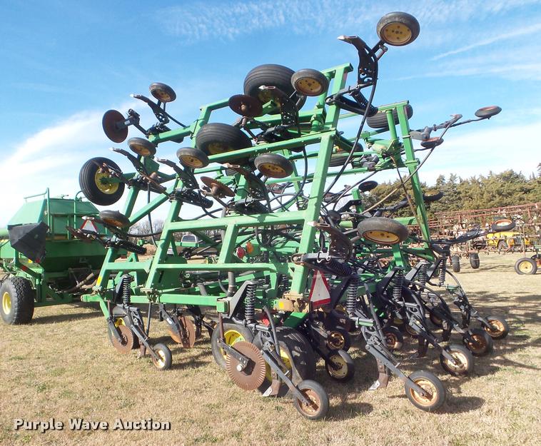 image for item DA5065 John Deere 610 air seeder