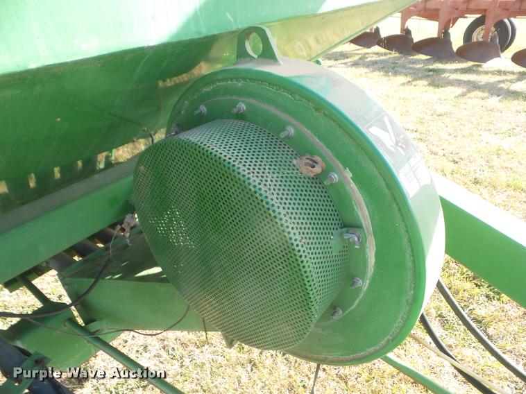 image for item DA5065 John Deere 610 air seeder