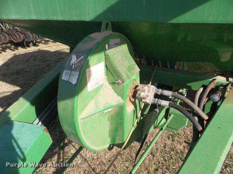 image for item DA5065 John Deere 610 air seeder