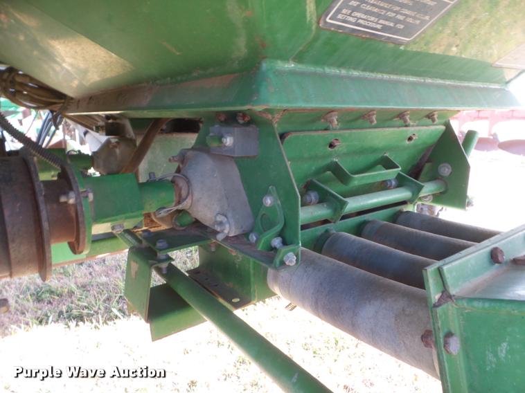 image for item DA5065 John Deere 610 air seeder