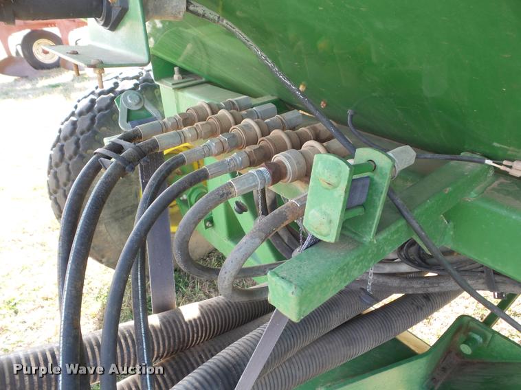 image for item DA5065 John Deere 610 air seeder