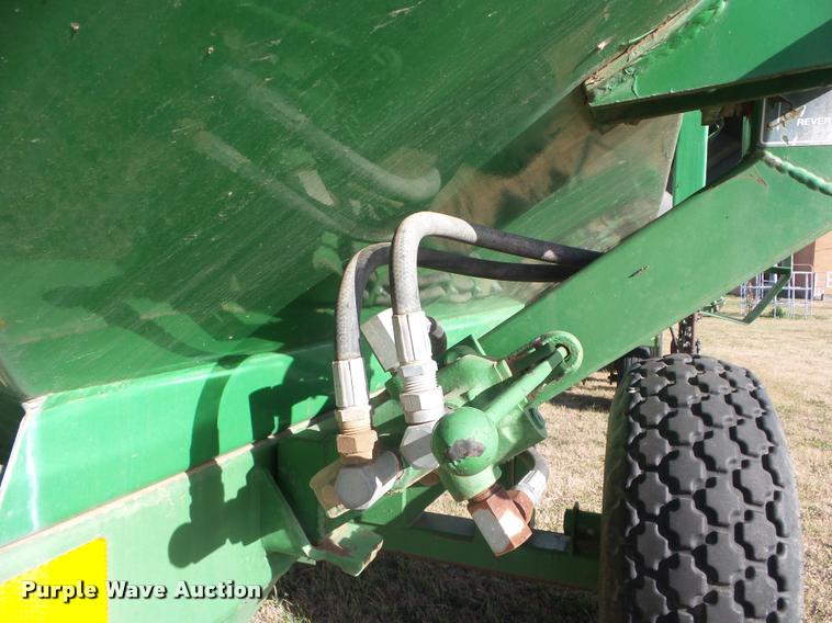 image for item DA5065 John Deere 610 air seeder