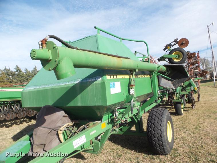 image for item DA5065 John Deere 610 air seeder