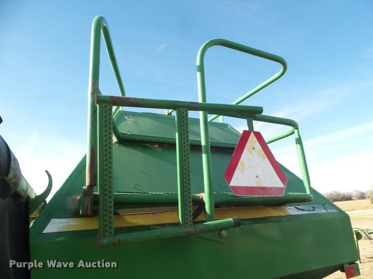 image for item DA5065 John Deere 610 air seeder