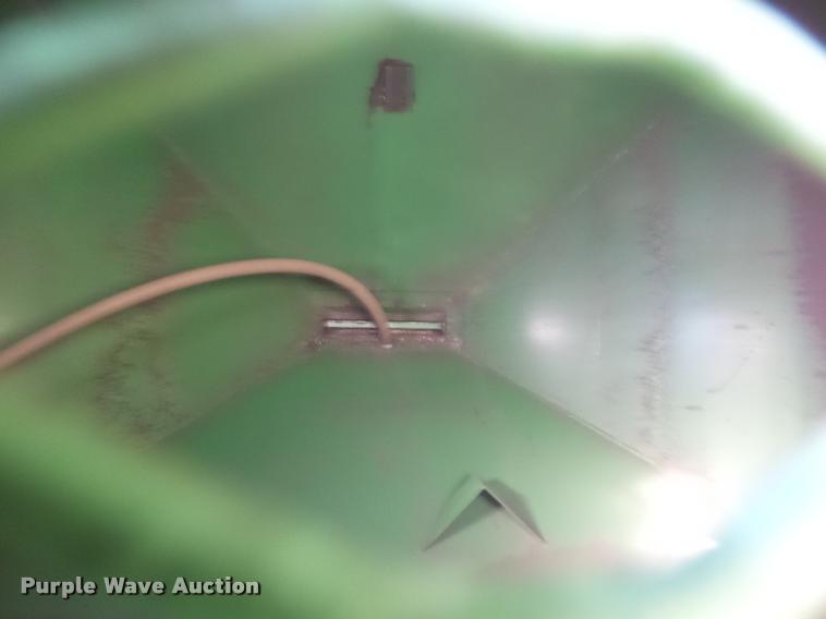 image for item DA5065 John Deere 610 air seeder