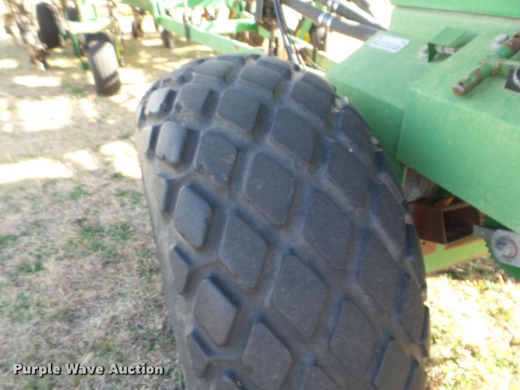 image for item DA5065 John Deere 610 air seeder