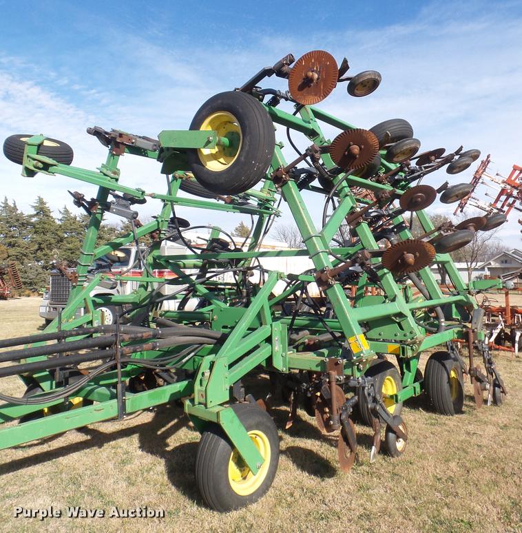 image for item DA5065 John Deere 610 air seeder