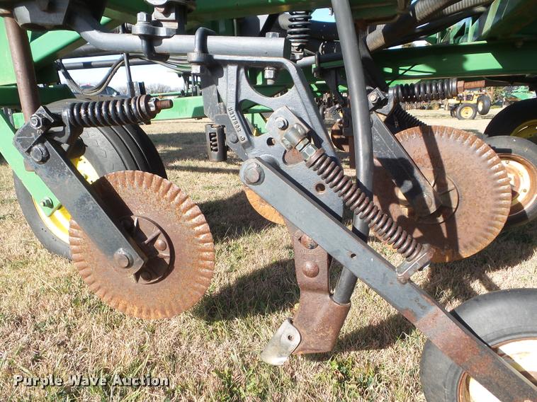 image for item DA5065 John Deere 610 air seeder