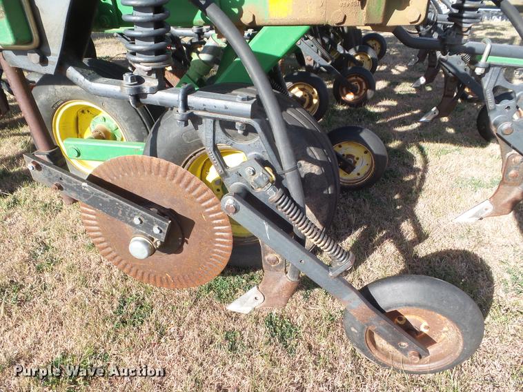image for item DA5065 John Deere 610 air seeder