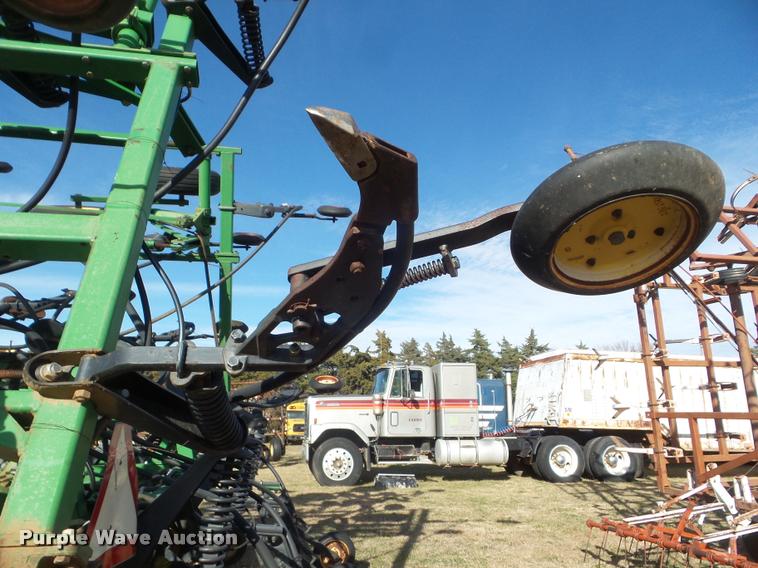 image for item DA5065 John Deere 610 air seeder