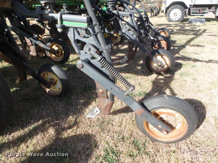 image for item DA5065 John Deere 610 air seeder