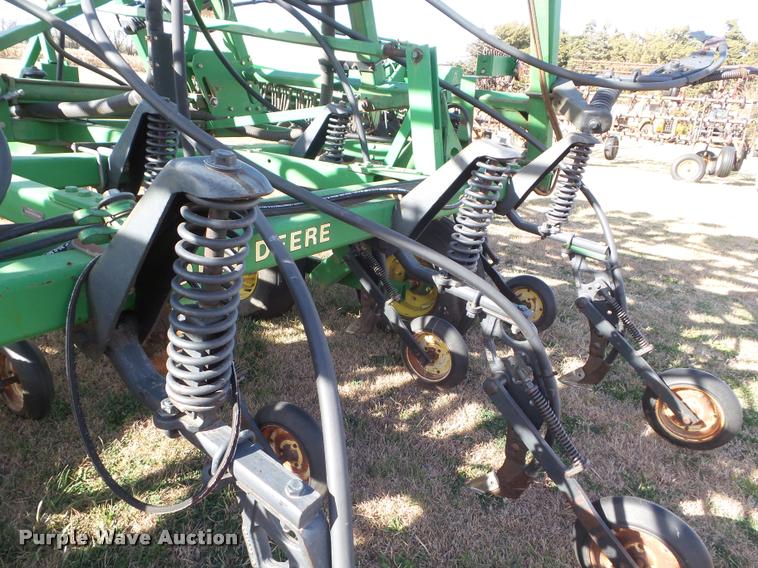 image for item DA5065 John Deere 610 air seeder