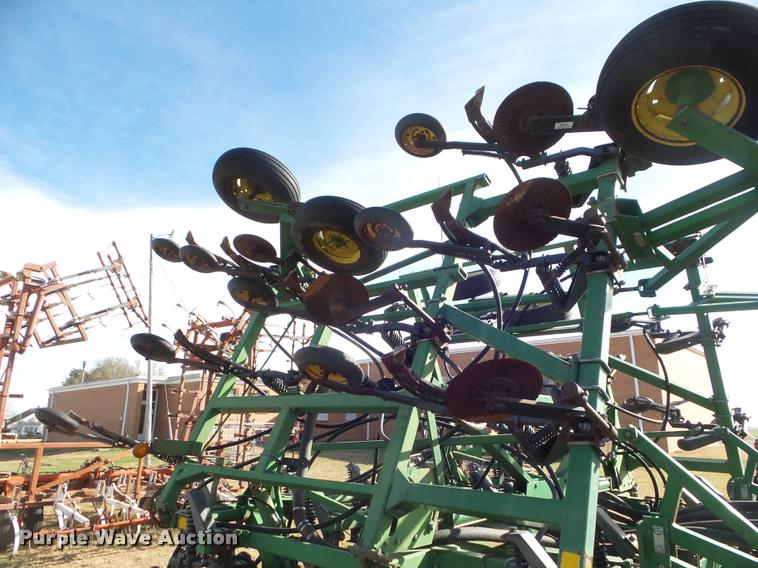 image for item DA5065 John Deere 610 air seeder