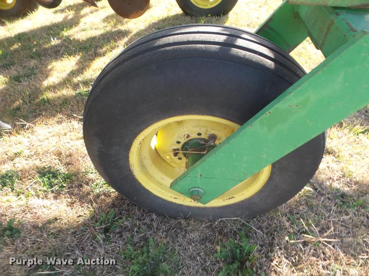 image for item DA5065 John Deere 610 air seeder