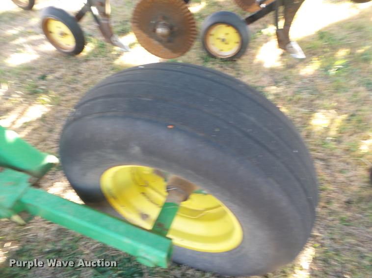 image for item DA5065 John Deere 610 air seeder