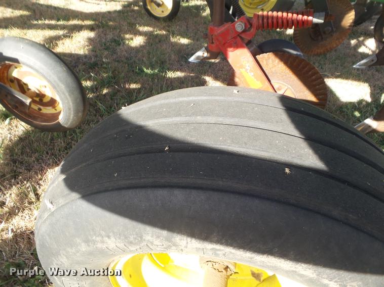 image for item DA5065 John Deere 610 air seeder