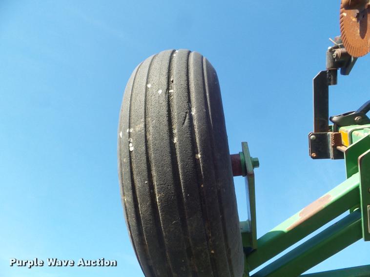 image for item DA5065 John Deere 610 air seeder