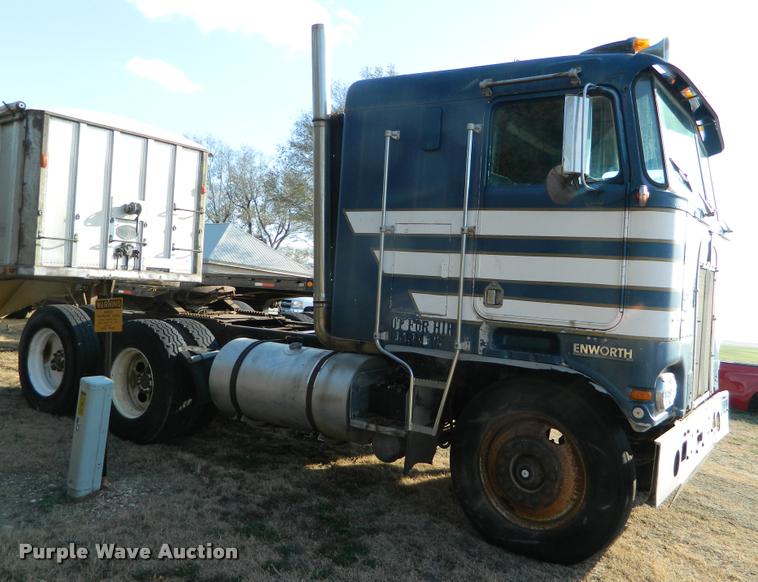 image for item DA5069 1976 Kenworth 100 semi truck