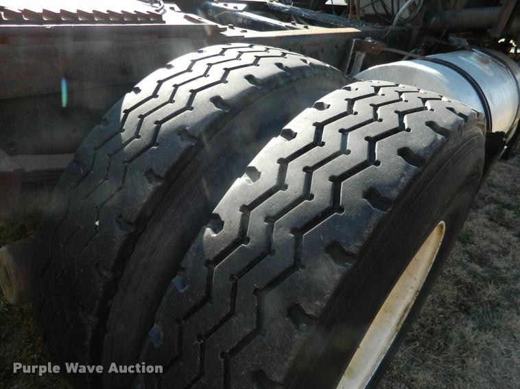 image for item DA5069 1976 Kenworth 100 semi truck