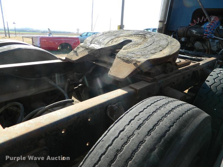 image for item DA5069 1976 Kenworth 100 semi truck