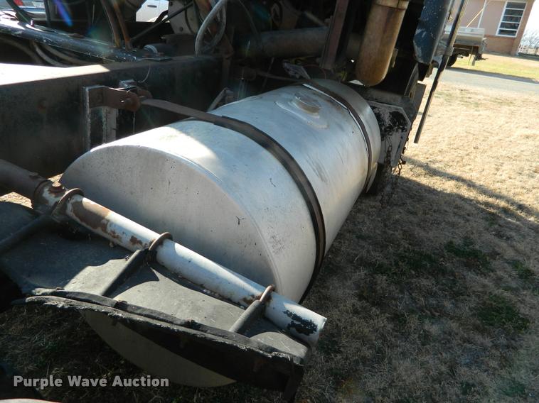 image for item DA5069 1976 Kenworth 100 semi truck