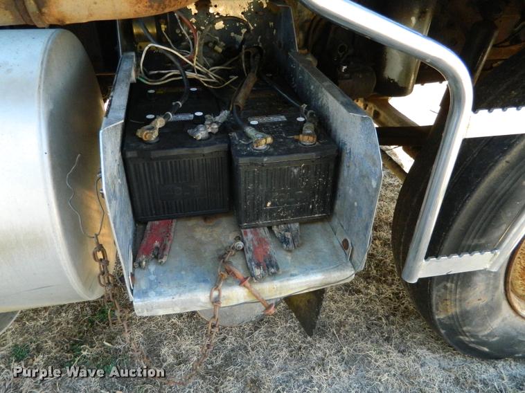 image for item DA5069 1976 Kenworth 100 semi truck