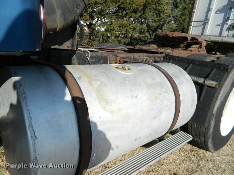 image for item DA5069 1976 Kenworth 100 semi truck