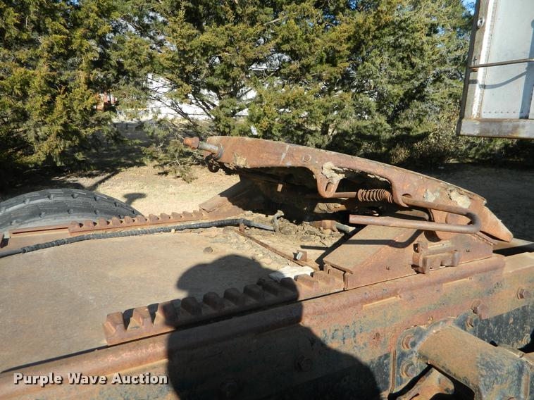 image for item DA5069 1976 Kenworth 100 semi truck