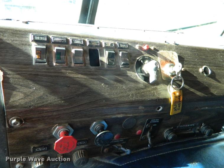 image for item DA5069 1976 Kenworth 100 semi truck