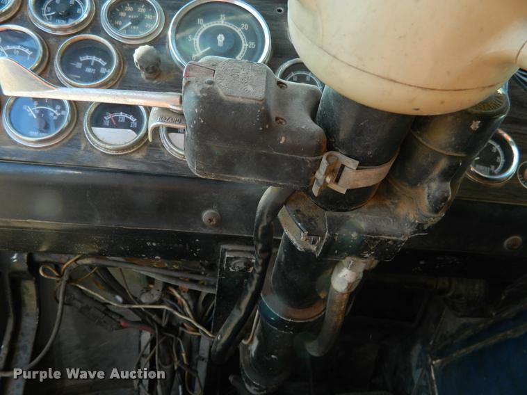 image for item DA5069 1976 Kenworth 100 semi truck