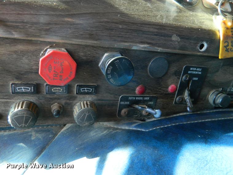 image for item DA5069 1976 Kenworth 100 semi truck