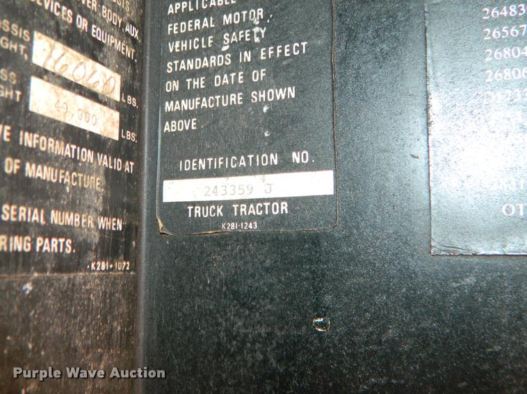 image for item DA5069 1976 Kenworth 100 semi truck